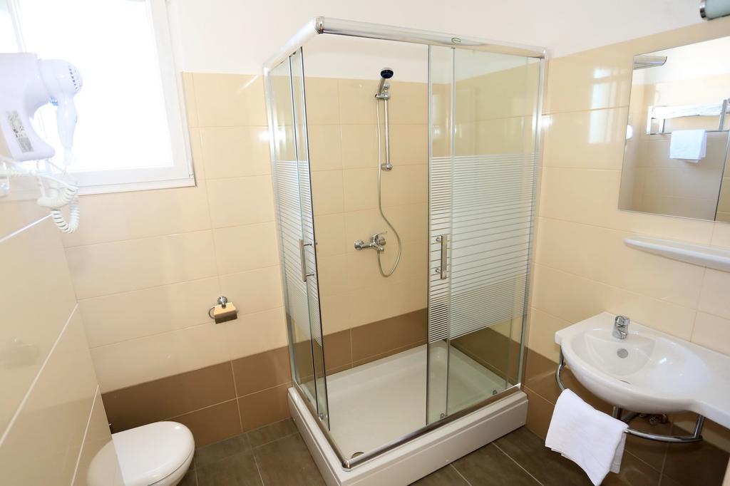 House Natali 70M From The Beach - Free Ev Top Up Rtina Luaran gambar