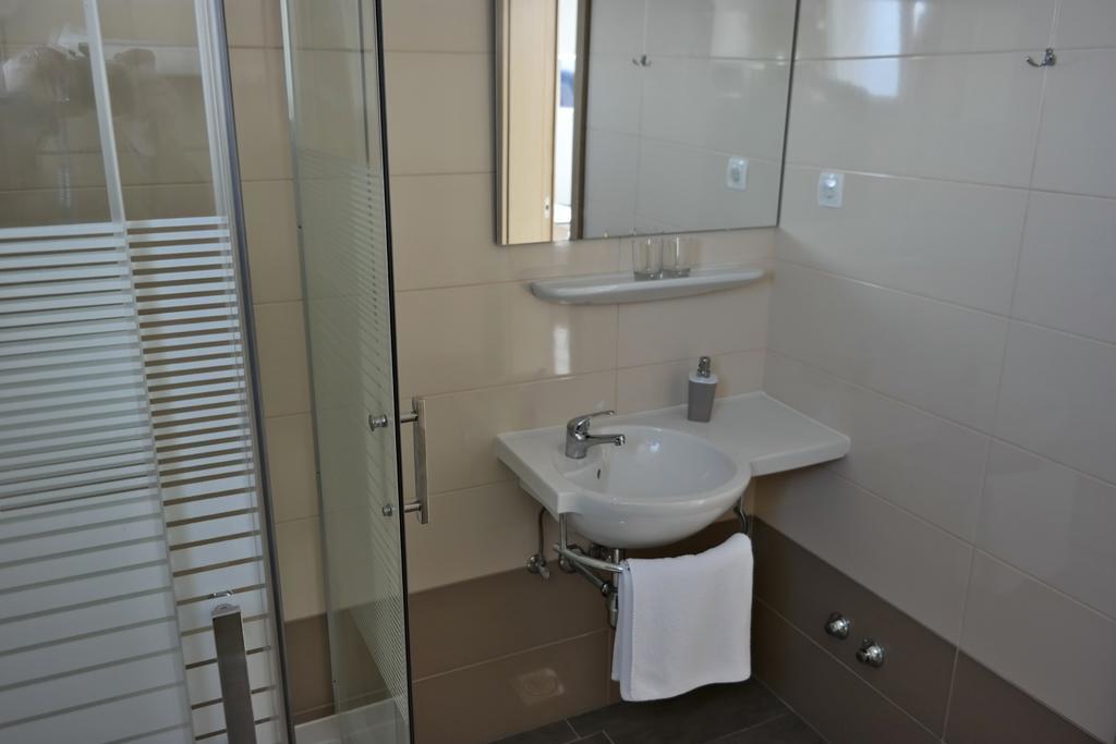 House Natali 70M From The Beach - Free Ev Top Up Rtina Luaran gambar