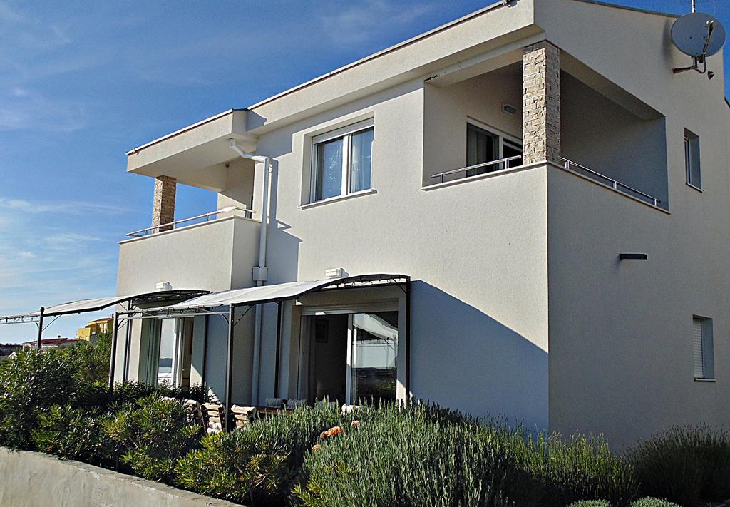 House Natali 70M From The Beach - Free Ev Top Up Rtina Luaran gambar