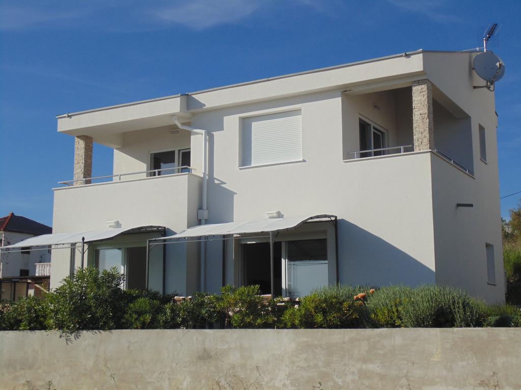 House Natali 70M From The Beach - Free Ev Top Up Rtina Luaran gambar