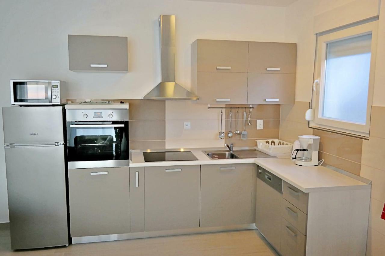 House Natali 70M From The Beach - Free Ev Top Up Rtina Luaran gambar