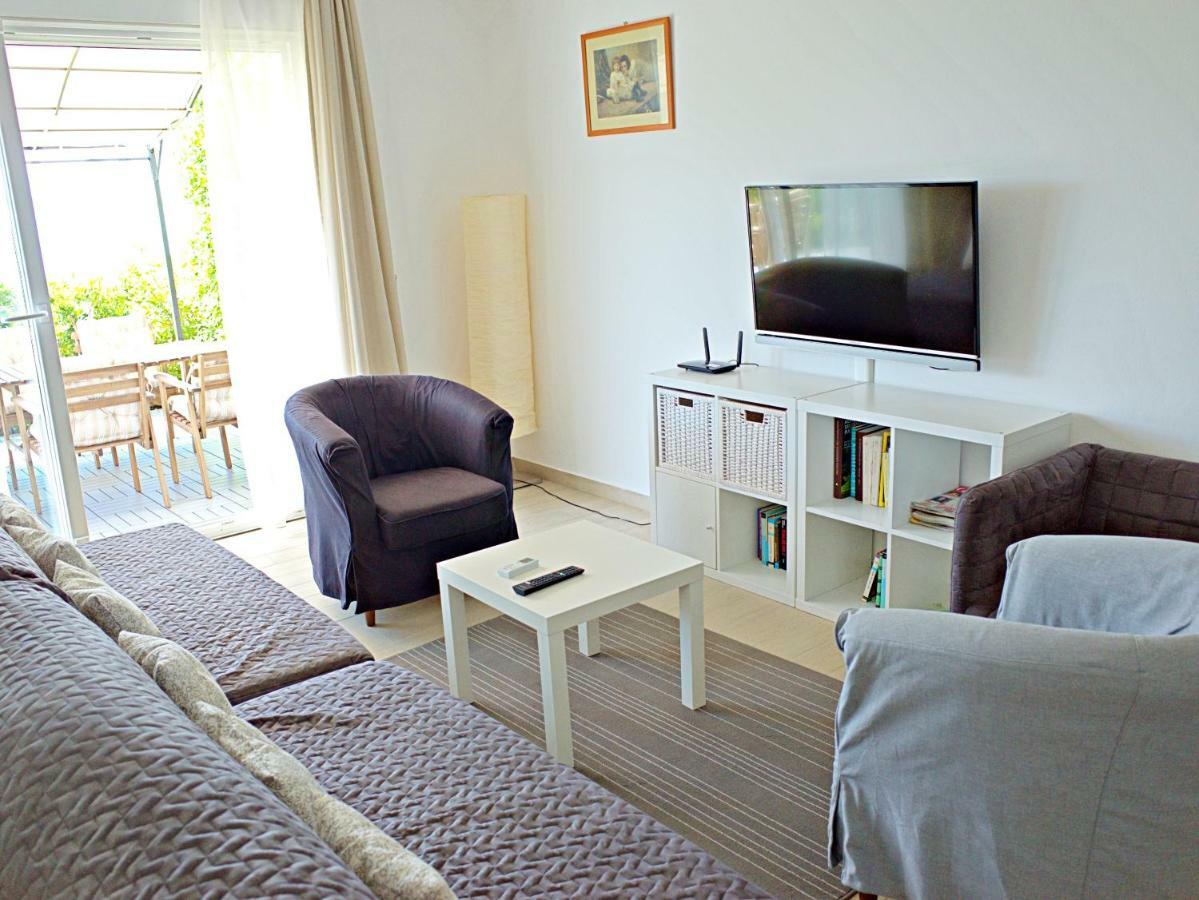 House Natali 70M From The Beach - Free Ev Top Up Rtina Luaran gambar